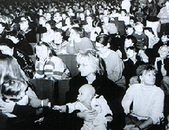Viele Besucherinnen zum Gründungsfest 1990